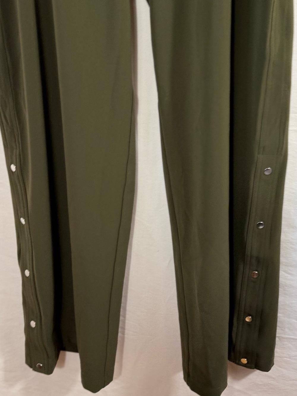 Athleta MVP Mid Rise Olive Green Snap Pant - Picture 5 of 5